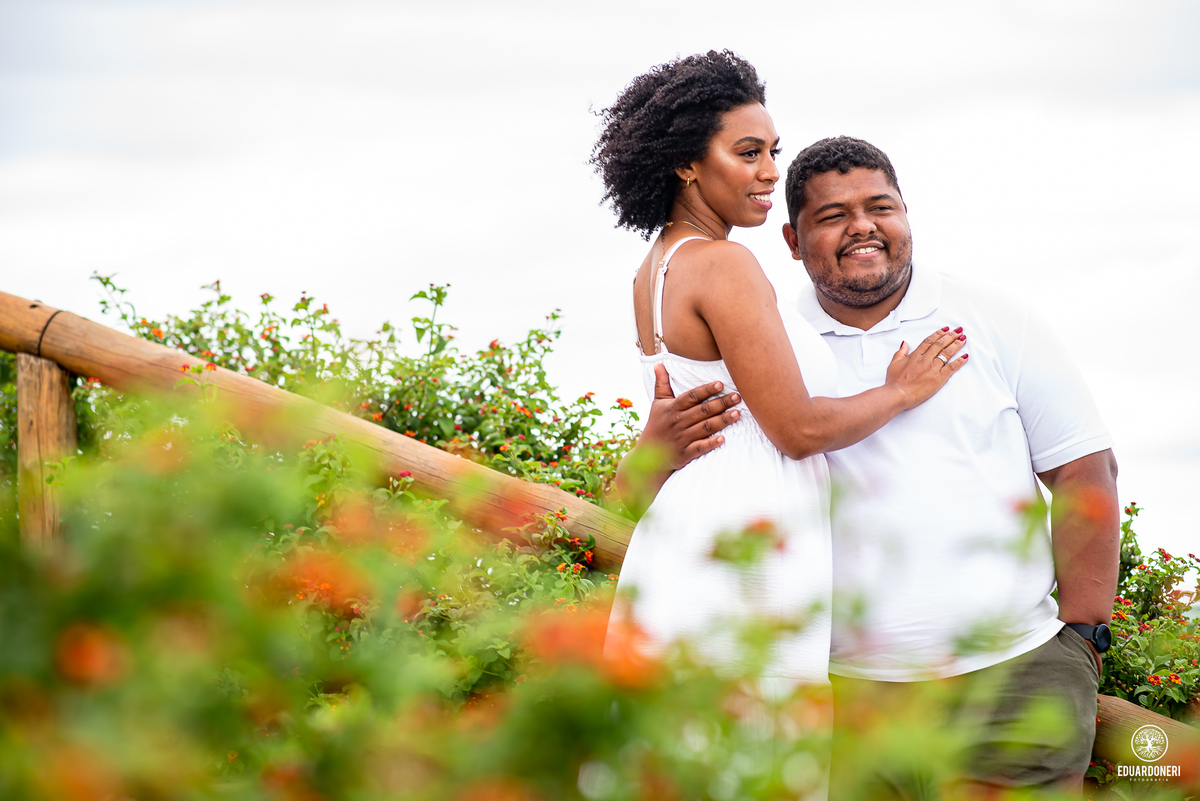 ensaio pre wedding realizado na pedra do índio em ribeirão claro no paraná
