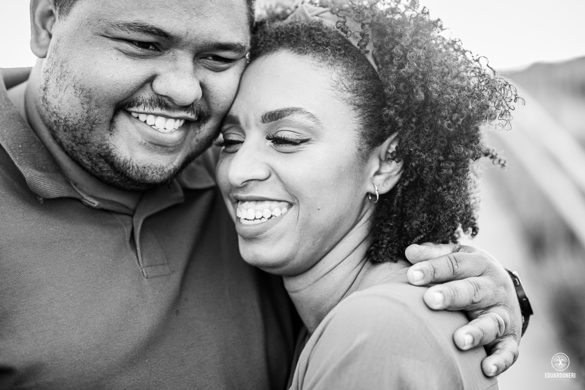 ensaio pre casamento  realizado na pedra do índio em ribeirão claro no paraná