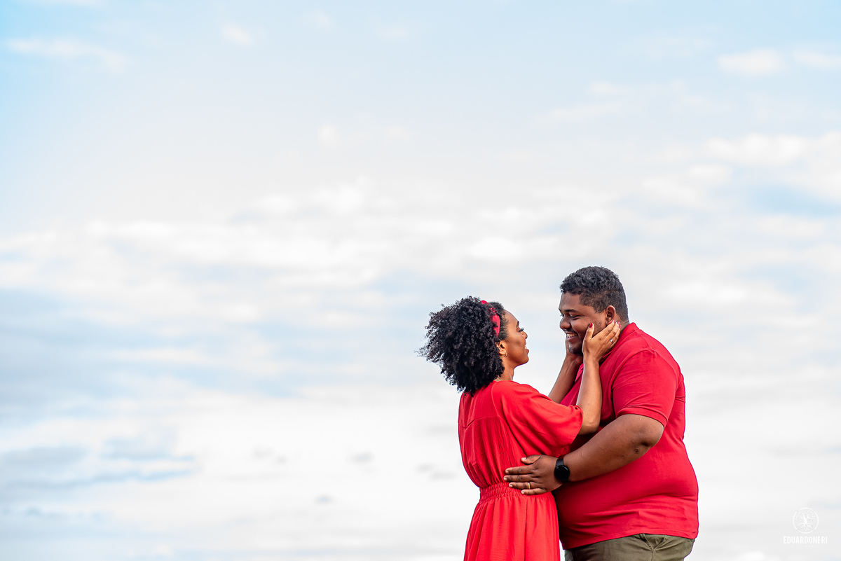 ensaio pre casamento  realizado na pedra do índio em ribeirão claro no paraná