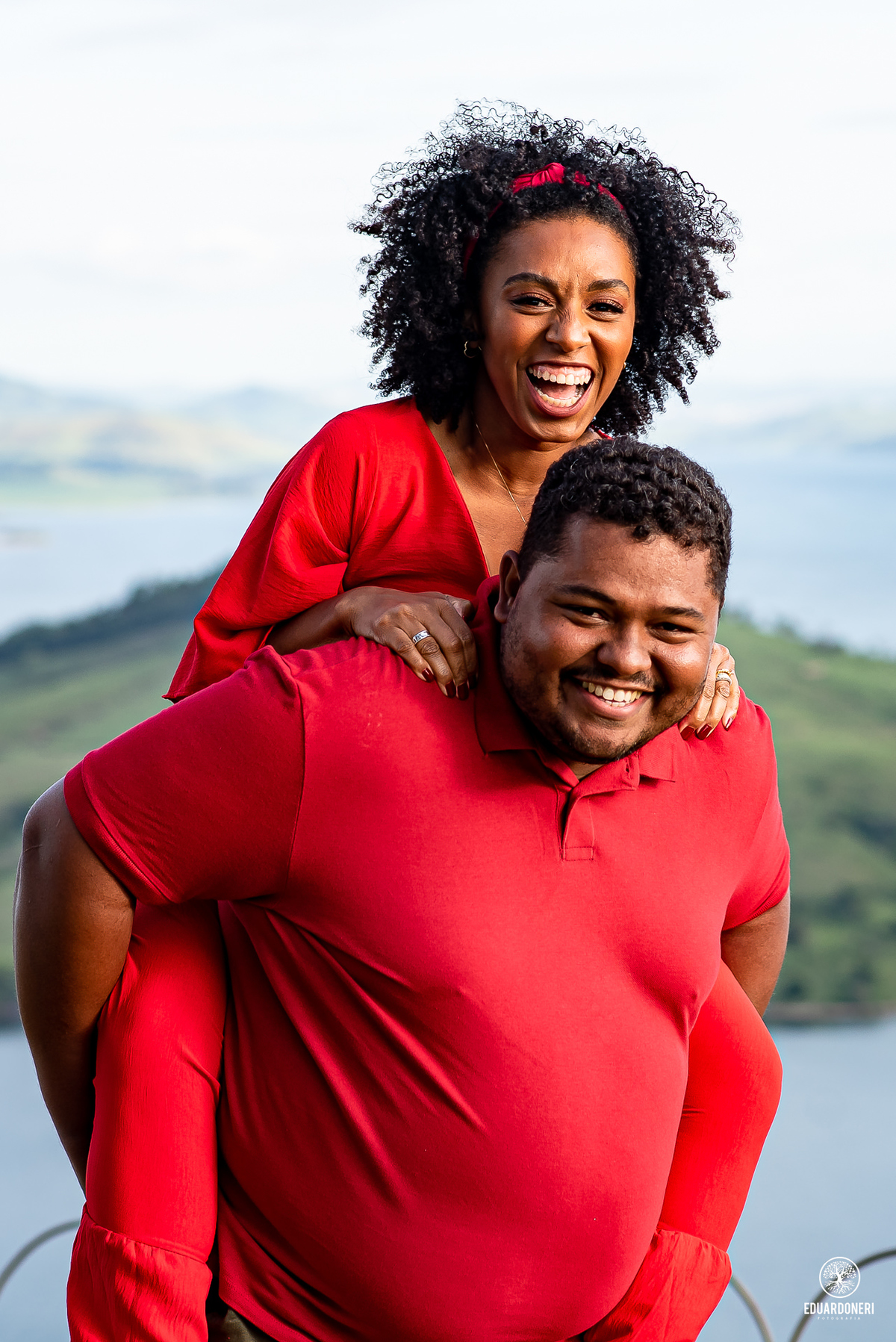 ensaio pre casamento  realizado na pedra do índio em ribeirão claro no paraná