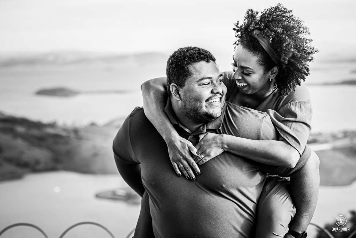 ensaio pre casamento  realizado na pedra do índio em ribeirão claro no paraná