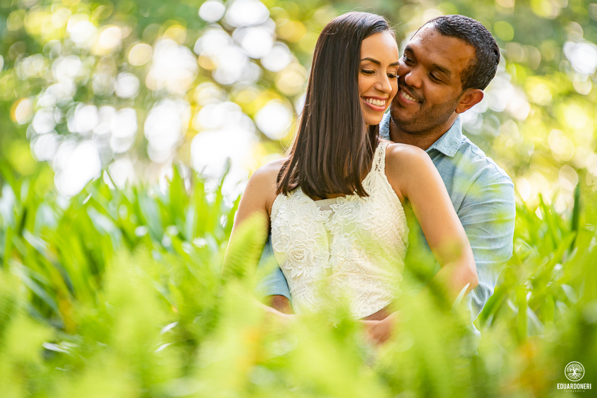 ensaio de pre wedding realizado na fazenda monte belo em ribeirão claro no paraná, fazenda de café pre casamento, noivos, fotografia de casamento