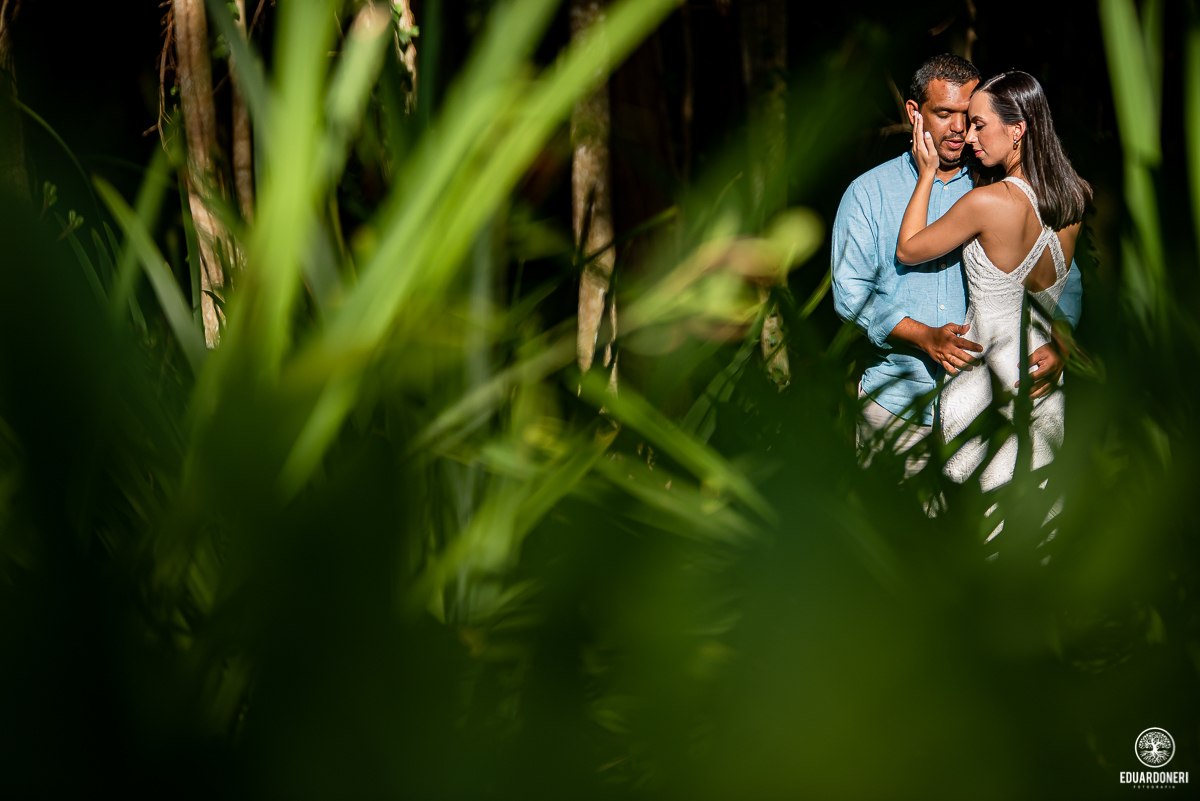 ensaio de pre wedding realizado na fazenda monte belo em ribeirão claro no paraná, fazenda de café pre casamento, noivos, fotografia de casamento