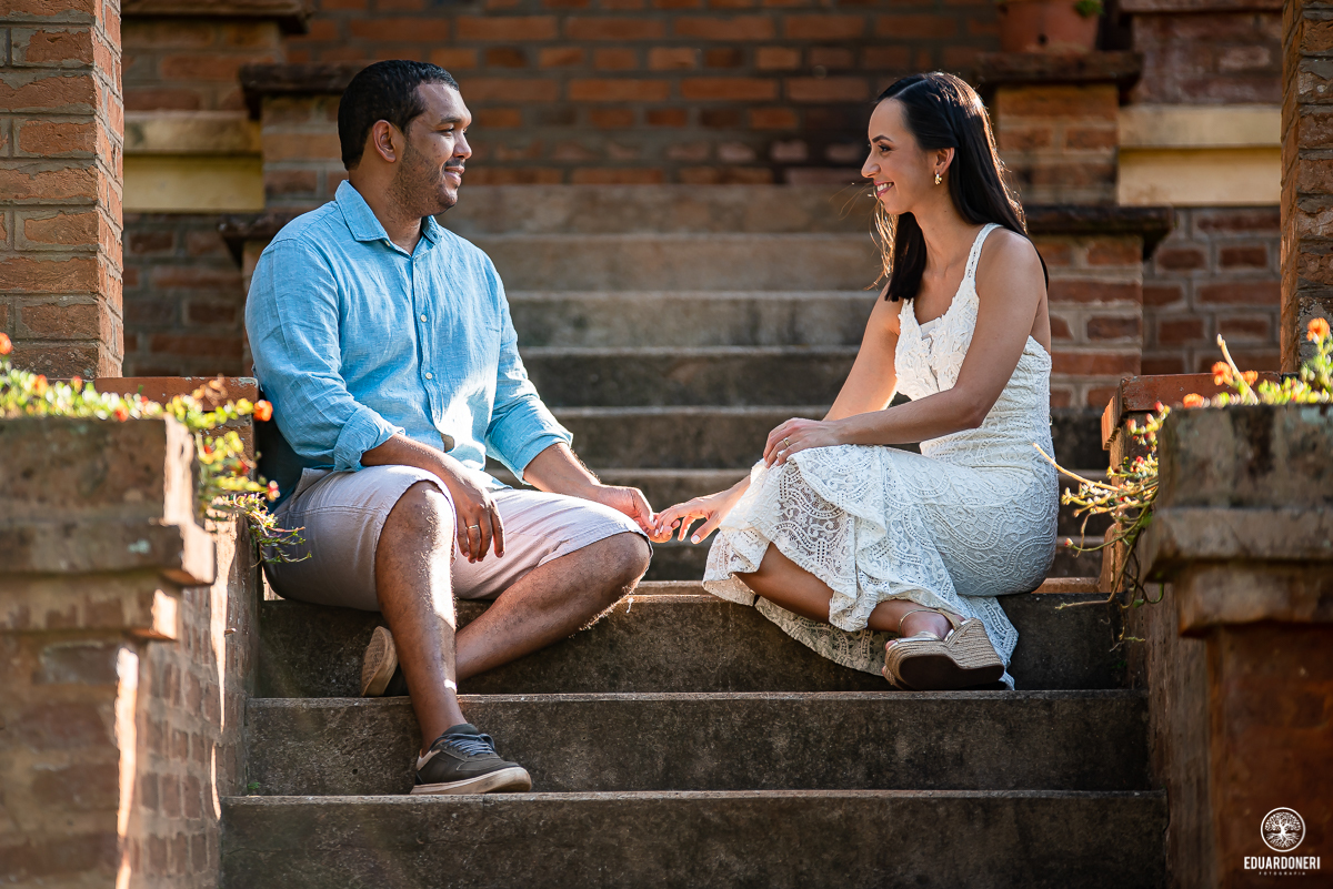 ensaio de pre wedding realizado na fazenda monte belo em ribeirão claro no paraná, fazenda de café pre casamento, noivos, fotografia de casamento