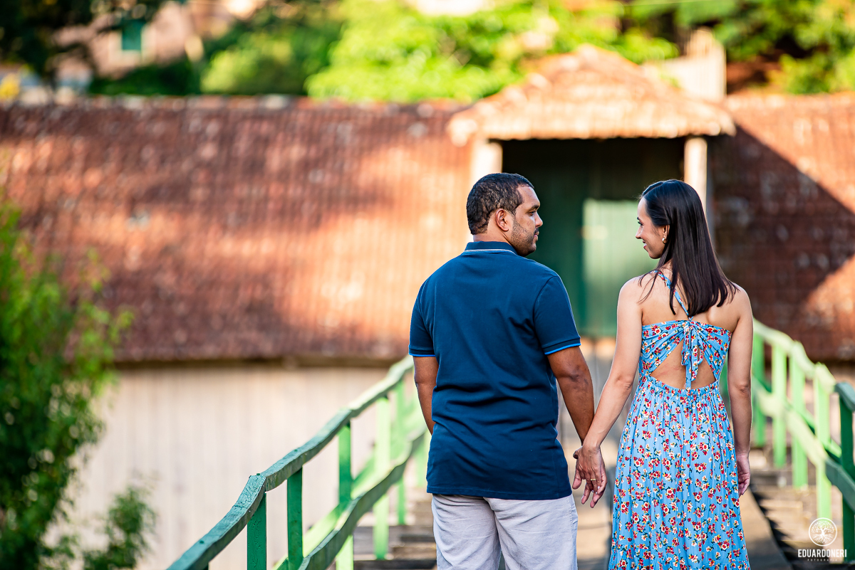 ensaio de pre wedding realizado na fazenda monte belo em ribeirão claro no paraná, fazenda de café pre casamento, noivos, fotografia de casamento