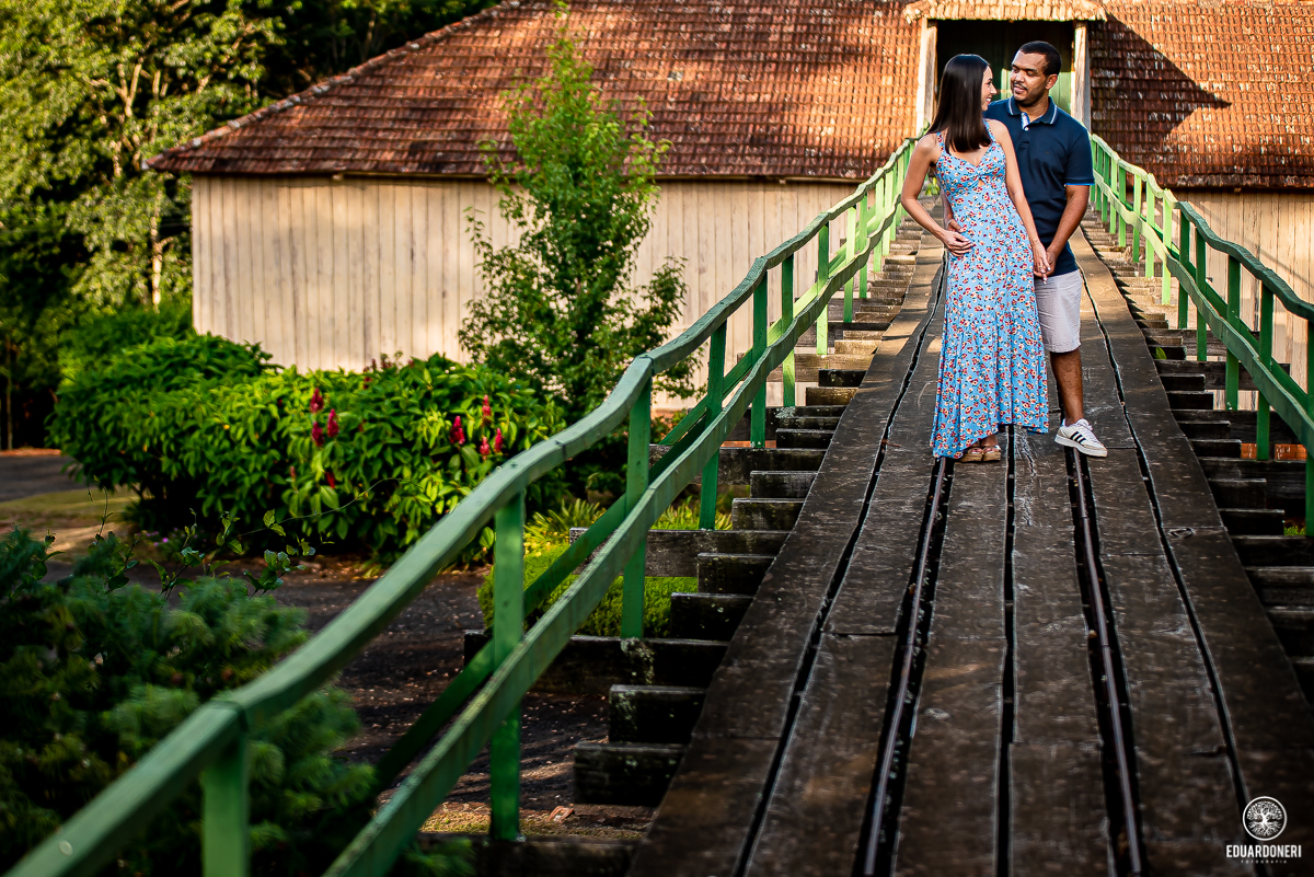ensaio de pre wedding realizado na fazenda monte belo em ribeirão claro no paraná, fazenda de café pre casamento, noivos, fotografia de casamento