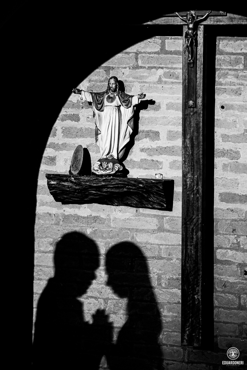 ensaio de pre wedding realizado na fazenda monte belo em ribeirão claro no paraná, fazenda de café pre casamento, noivos, fotografia de casamento