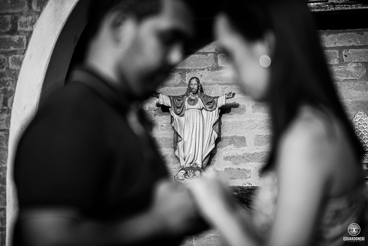 ensaio de pre wedding realizado na fazenda monte belo em ribeirão claro no paraná, fazenda de café pre casamento, noivos, fotografia de casamento
