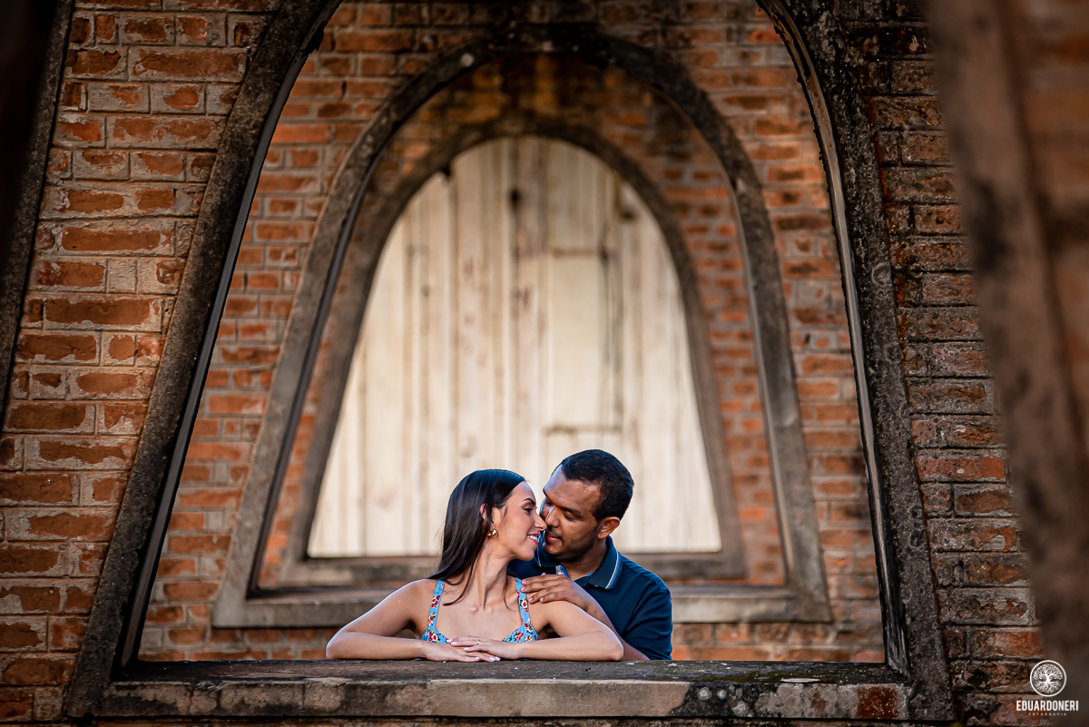 ensaio de pre wedding realizado na fazenda monte belo em ribeirão claro no paraná, fazenda de café pre casamento, noivos, fotografia de casamento