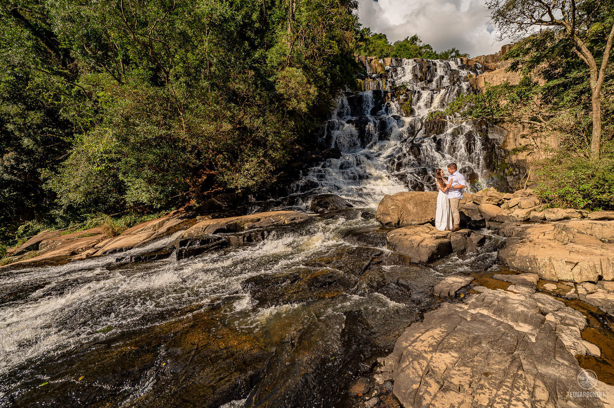 Ensaio Pre Casamento em Sapopema no Paraná, no Salto das Orquídeas