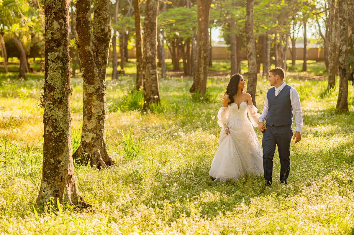 Ensaio Trash the Dress realizado em Bandeirantes no Paraná, uma parte do ensaio foi realizado na UENP, e a outra parte realizado nos dois santuário da cidade, Santa Terezinha e São Miguel Arcanjo