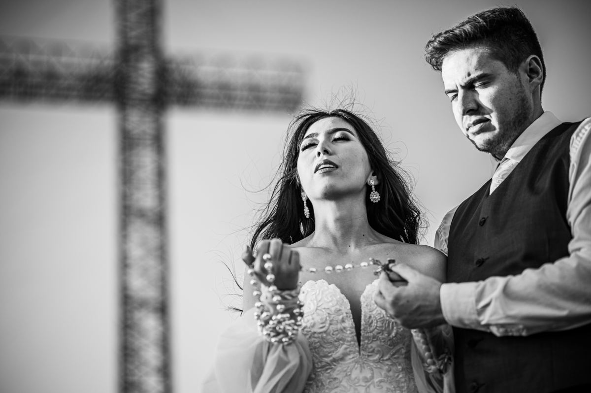 Ensaio Trash the Dress realizado em Bandeirantes no Paraná, uma parte do ensaio foi realizado na UENP, e a outra parte realizado nos dois santuário da cidade, Santa Terezinha e São Miguel Arcanjo