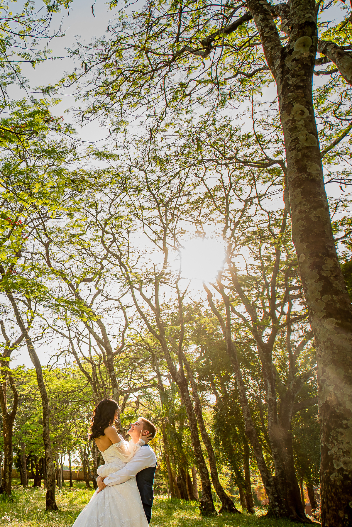 Ensaio Trash the Dress realizado em Bandeirantes no Paraná, uma parte do ensaio foi realizado na UENP, e a outra parte realizado nos dois santuário da cidade, Santa Terezinha e São Miguel Arcanjo