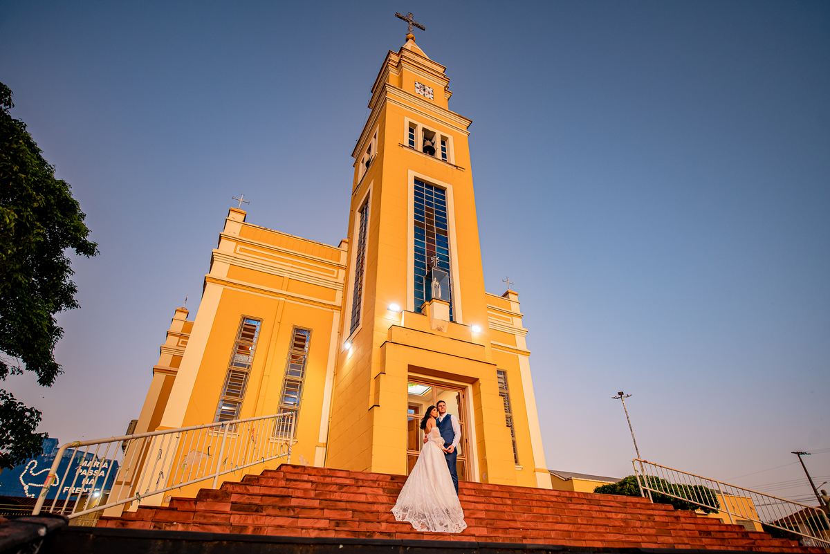 Ensaio Trash the Dress realizado em Bandeirantes no Paraná, uma parte do ensaio foi realizado na UENP, e a outra parte realizado nos dois santuário da cidade, Santa Terezinha e São Miguel Arcanjo