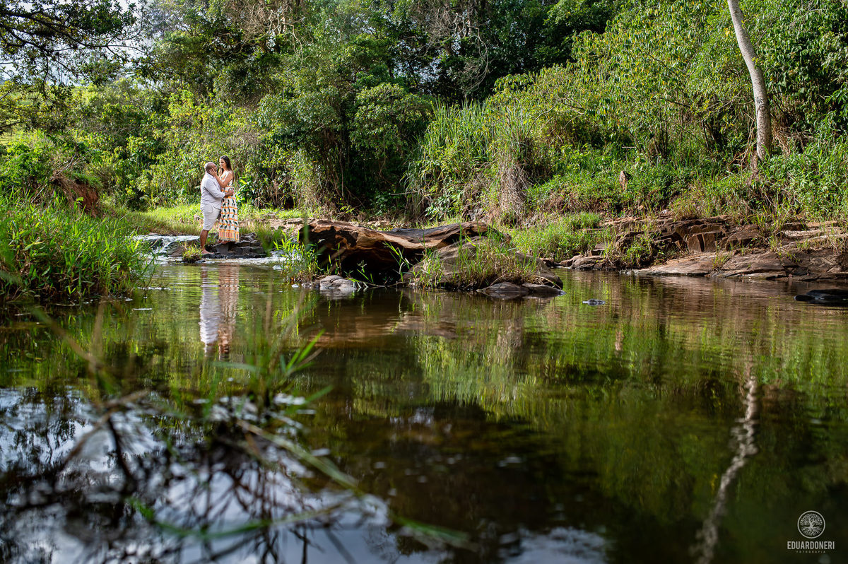 Pre Wedding realizado em Ribeirão Claro na Cachoeira do Padre e finalizado no Santuário São Miguel Arcanjo