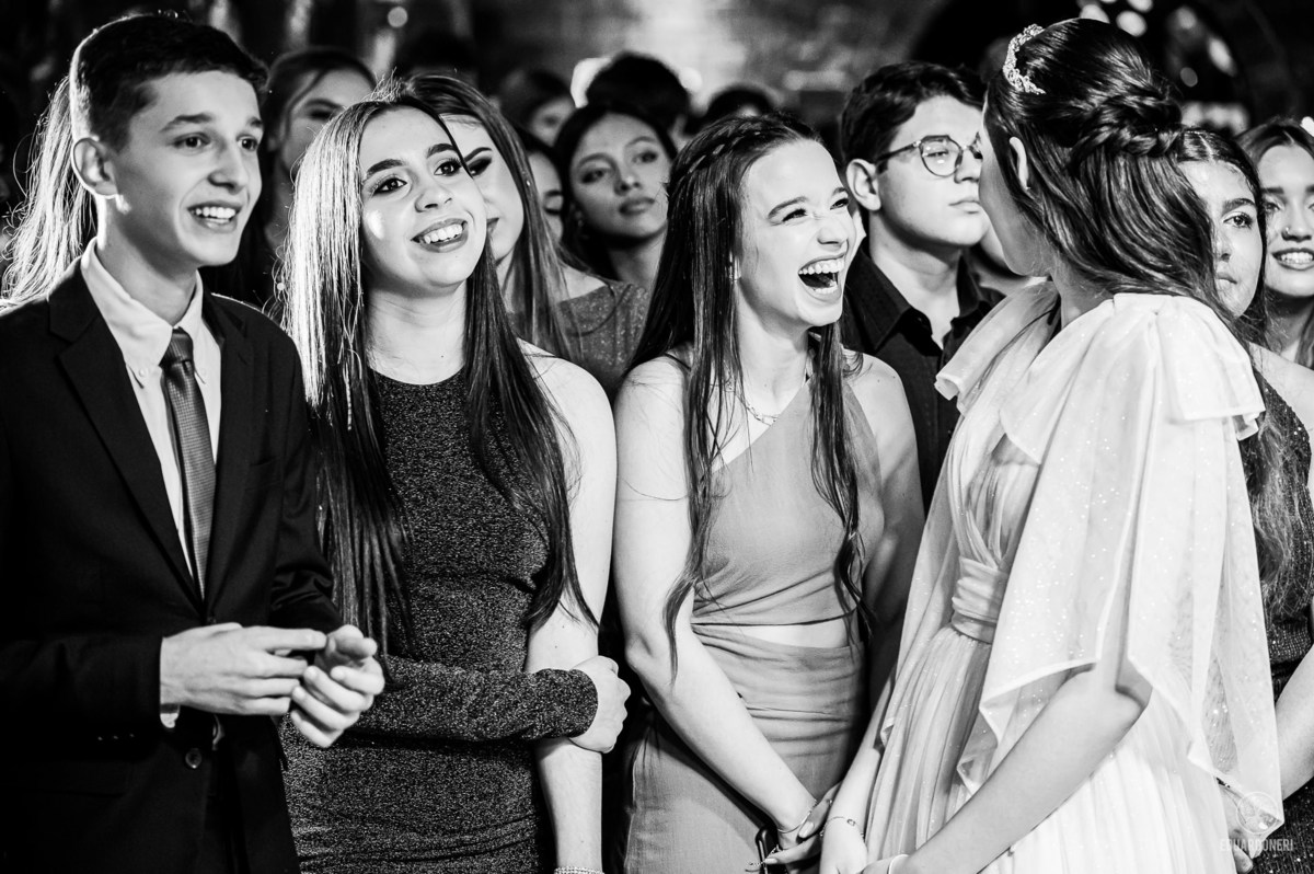 Fotografia de aniversário de 15 anos na Vinícola Ladorni em Bandeirantes no Paraná, fotografia de aniversário de 15 anos em Londrina