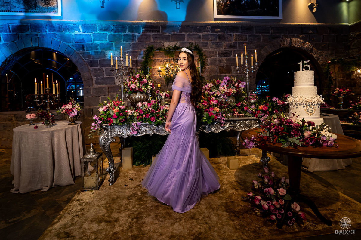 Fotografia de aniversário de 15 anos na Vinícola Ladorni em Bandeirantes no Paraná, fotografia de aniversário de 15 anos em Londrina