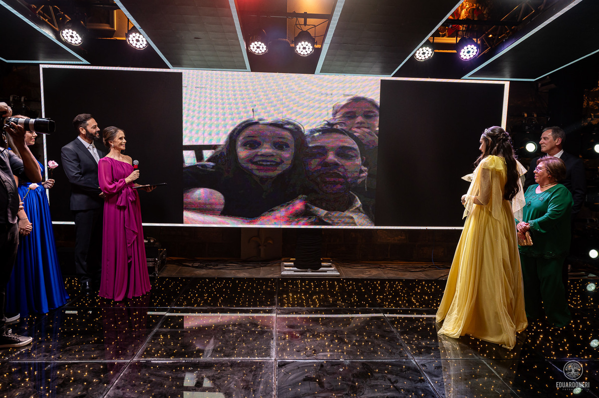 Fotografia de aniversário de 15 anos na Vinícola Ladorni em Bandeirantes no Paraná, fotografia de aniversário de 15 anos em Londrina