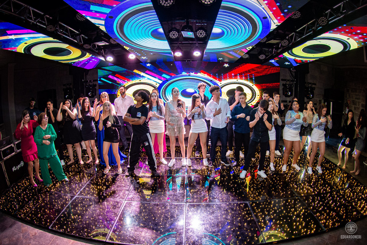 Fotografia de aniversário de 15 anos na Vinícola Ladorni em Bandeirantes no Paraná, fotografia de aniversário de 15 anos em Londrina