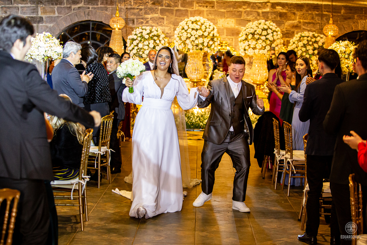 Casamento realizado no Castelo da Vinícola LaDorni em Bandeirantes no Paraná, muita festa e muita emoção neste dia incrível para o casamento de Davi e Geovana