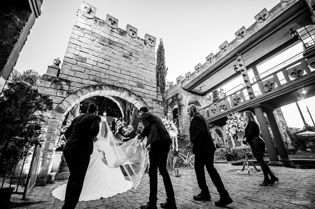 Casamento realizado no Castelo da Vinícola LaDorni em Bandeirantes no Paraná, muita festa e muita emoção neste dia incrível para o casamento de Davi e Geovana