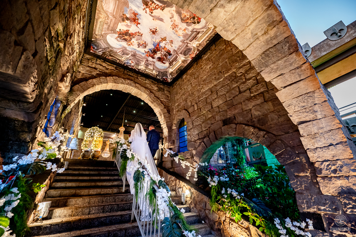 Casamento realizado no Castelo da Vinícola LaDorni em Bandeirantes no Paraná, muita festa e muita emoção neste dia incrível para o casamento de Davi e Geovana