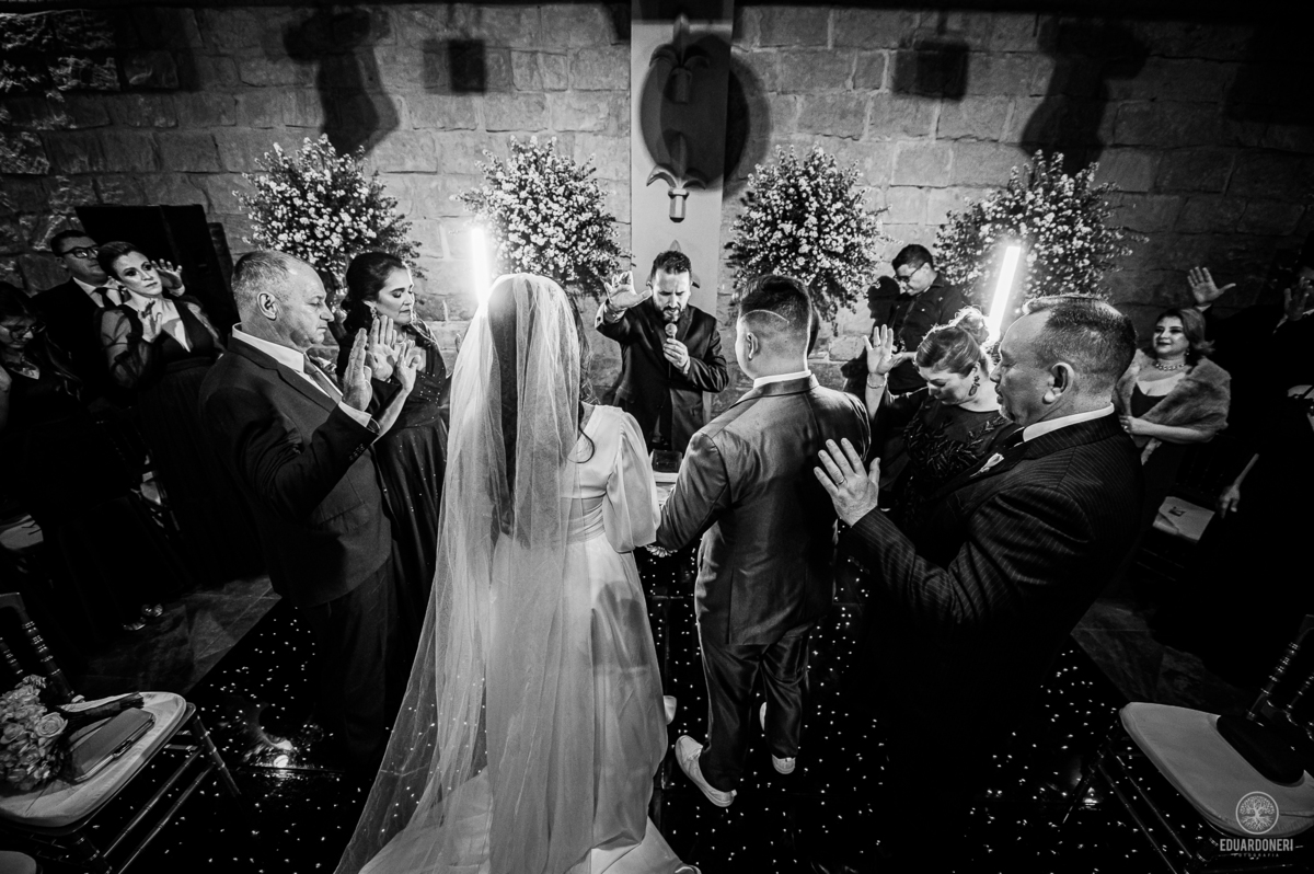 Casamento realizado no Castelo da Vinícola LaDorni em Bandeirantes no Paraná, muita festa e muita emoção neste dia incrível para o casamento de Davi e Geovana