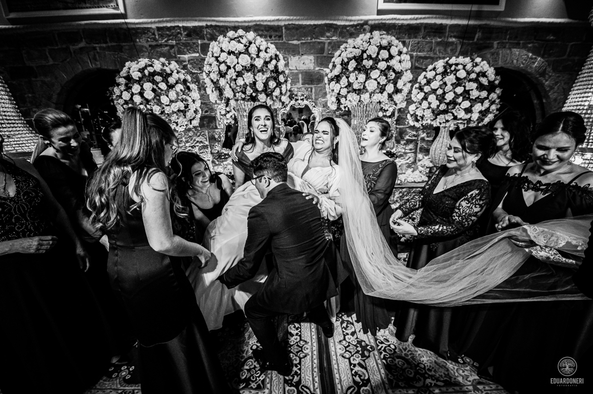 Casamento realizado no Castelo da Vinícola LaDorni em Bandeirantes no Paraná, muita festa e muita emoção neste dia incrível para o casamento de Davi e Geovana