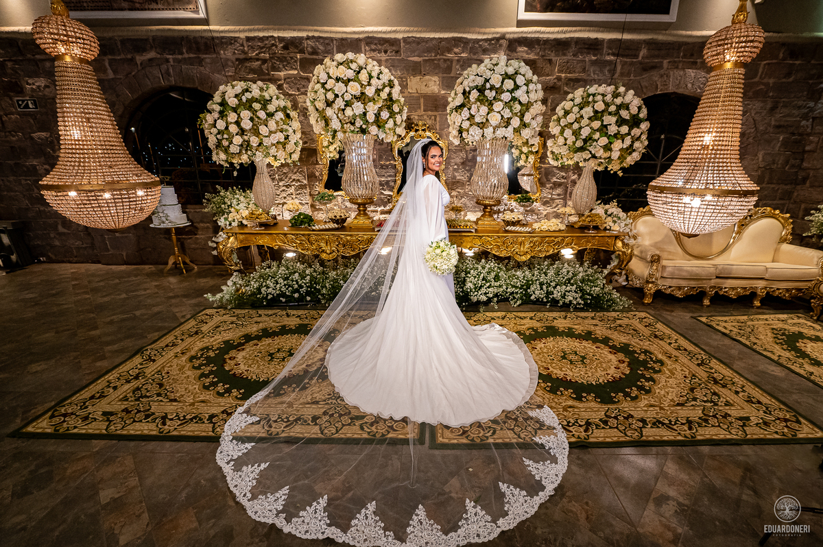 Casamento realizado no Castelo da Vinícola LaDorni em Bandeirantes no Paraná, muita festa e muita emoção neste dia incrível para o casamento de Davi e Geovana
