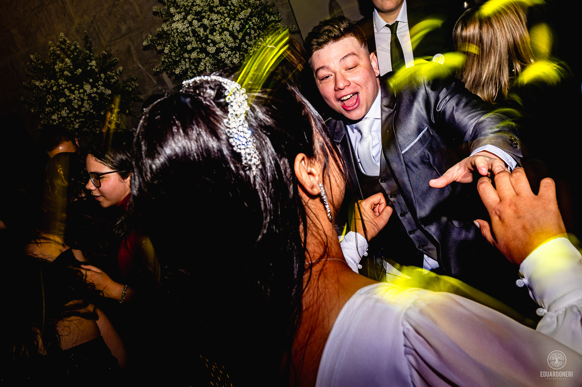 Casamento realizado no Castelo da Vinícola LaDorni em Bandeirantes no Paraná, muita festa e muita emoção neste dia incrível para o casamento de Davi e Geovana