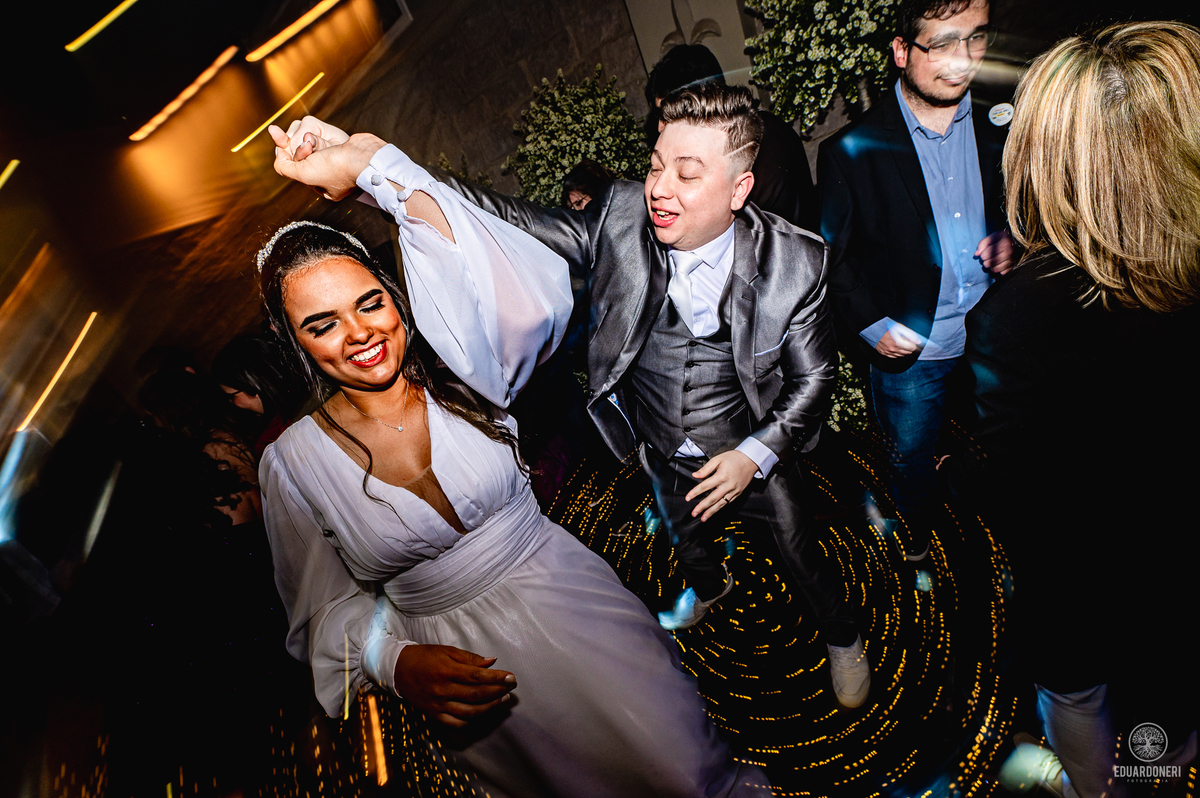 Casamento realizado no Castelo da Vinícola LaDorni em Bandeirantes no Paraná, muita festa e muita emoção neste dia incrível para o casamento de Davi e Geovana