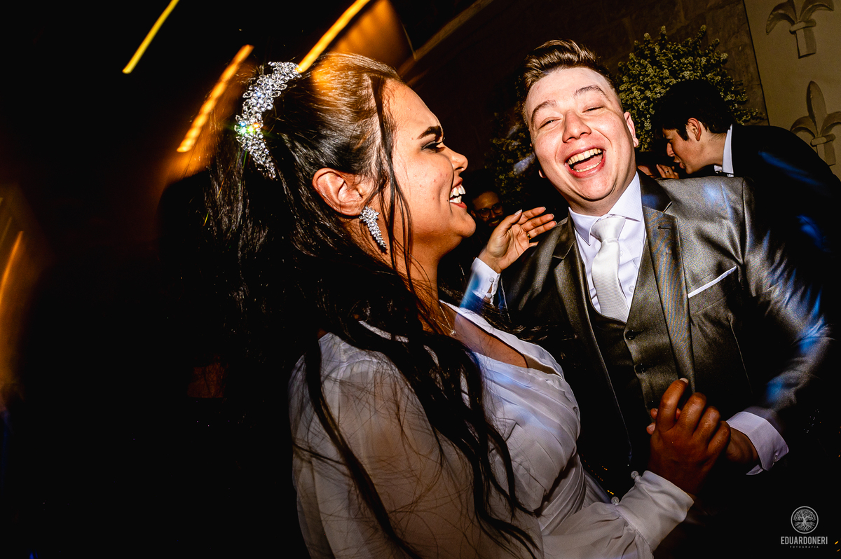 Casamento realizado no Castelo da Vinícola LaDorni em Bandeirantes no Paraná, muita festa e muita emoção neste dia incrível para o casamento de Davi e Geovana