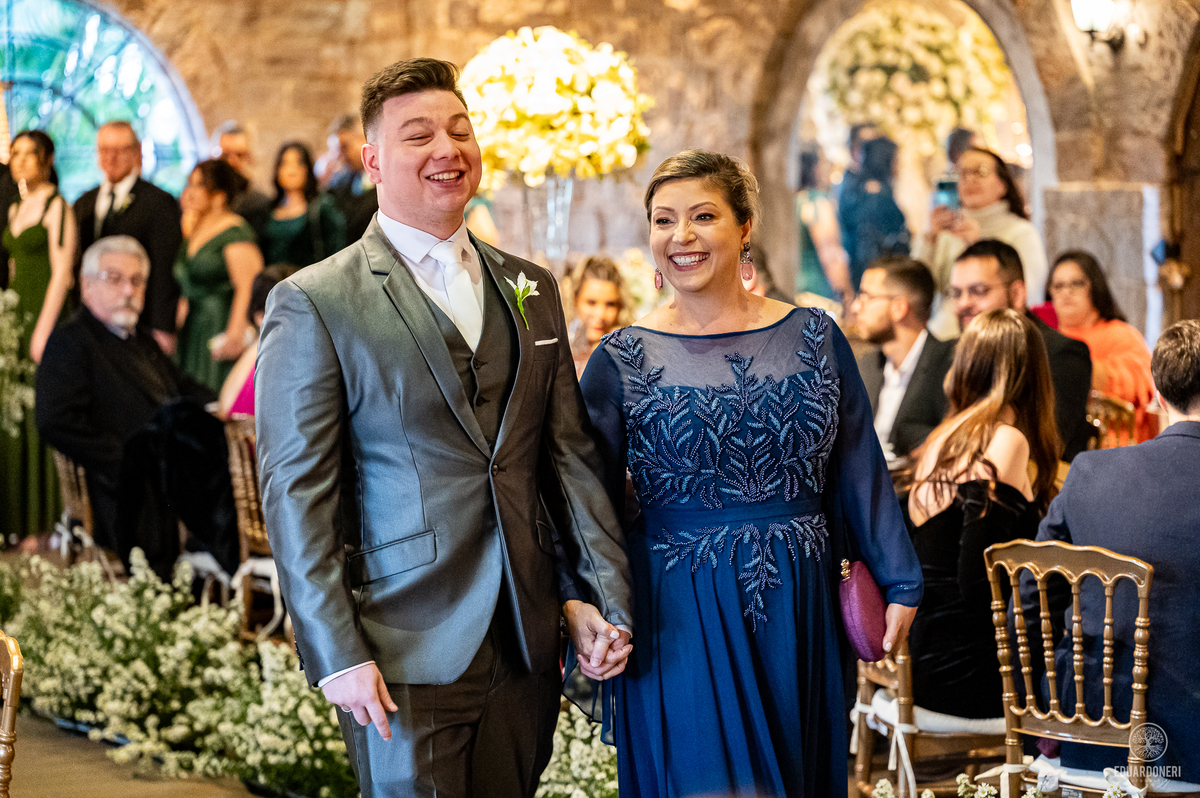 Casamento realizado no Castelo da Vinícola LaDorni em Bandeirantes no Paraná, muita festa e muita emoção neste dia incrível para o casamento de Davi e Geovana