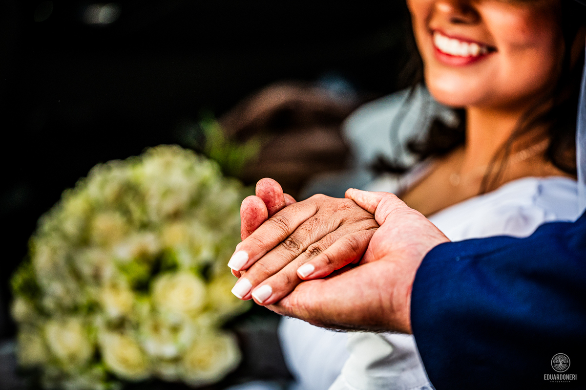 Casamento realizado no Castelo da Vinícola LaDorni em Bandeirantes no Paraná, muita festa e muita emoção neste dia incrível para o casamento de Davi e Geovana