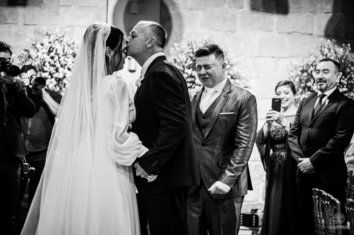 Casamento realizado no Castelo da Vinícola LaDorni em Bandeirantes no Paraná, muita festa e muita emoção neste dia incrível para o casamento de Davi e Geovana