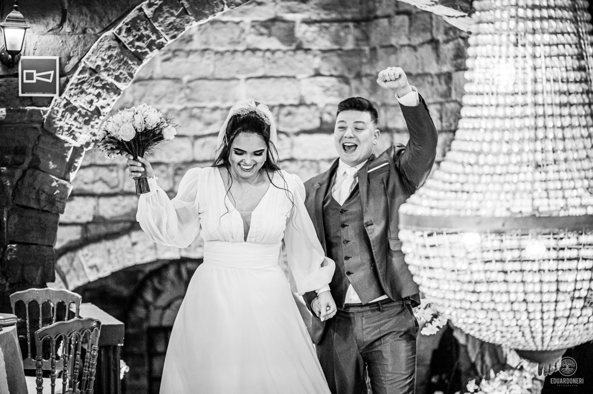 Casamento realizado no Castelo da Vinícola LaDorni em Bandeirantes no Paraná, muita festa e muita emoção neste dia incrível para o casamento de Davi e Geovana