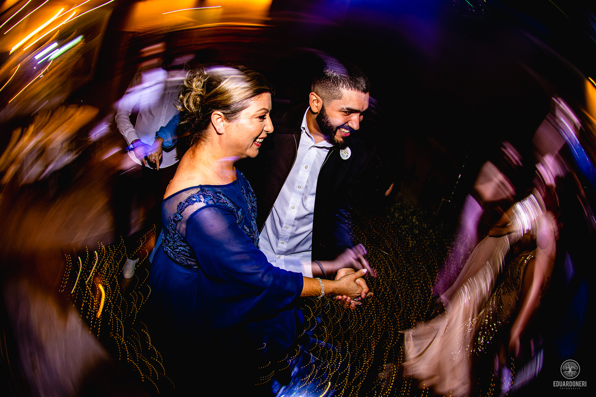 Casamento realizado no Castelo da Vinícola LaDorni em Bandeirantes no Paraná, muita festa e muita emoção neste dia incrível para o casamento de Davi e Geovana