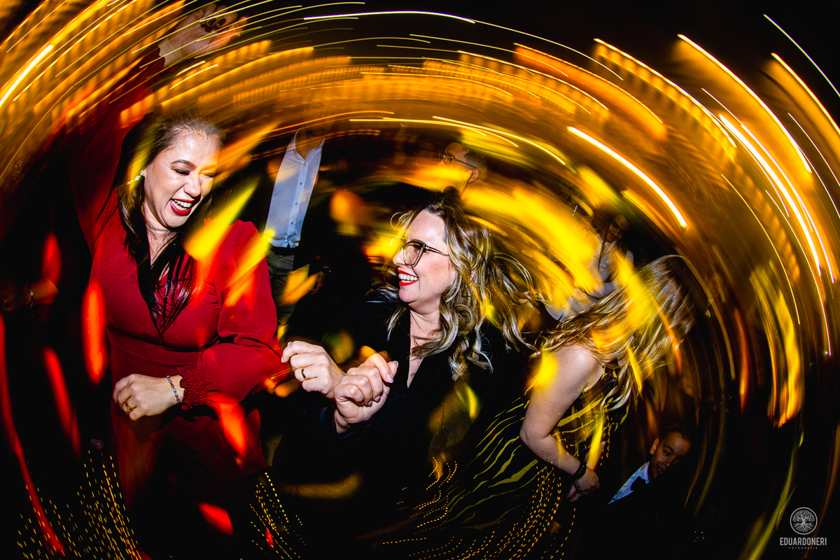 Casamento realizado no Castelo da Vinícola LaDorni em Bandeirantes no Paraná, muita festa e muita emoção neste dia incrível para o casamento de Davi e Geovana