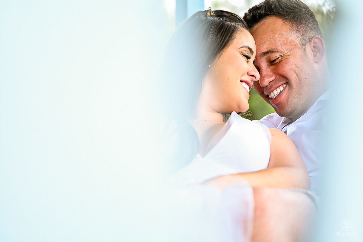 Ensaio de Pre Wedding Pre Casamento no Recanto Pinhão em Tamarana no Paraná com cachoiras, rios, casas em madeira antigas