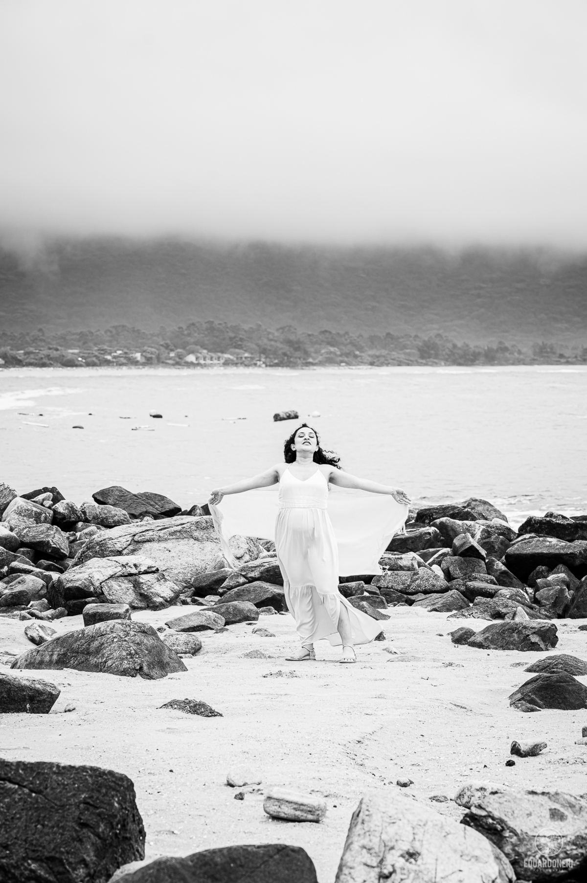 Viva a magia da maternidade em Florianópolis! Ensaio fotográfico gestante na ilha da magia. Reserve seu momento único agora.