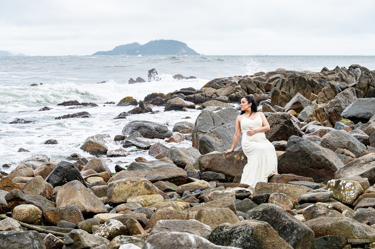 Viva a magia da maternidade em Florianópolis! Ensaio fotográfico gestante na ilha da magia. Reserve seu momento único agora.