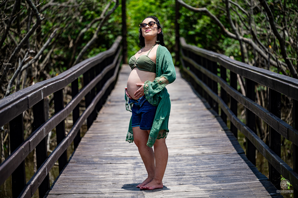 Viva a magia da maternidade em Florianópolis! Ensaio fotográfico gestante na ilha da magia. Reserve seu momento único agora.