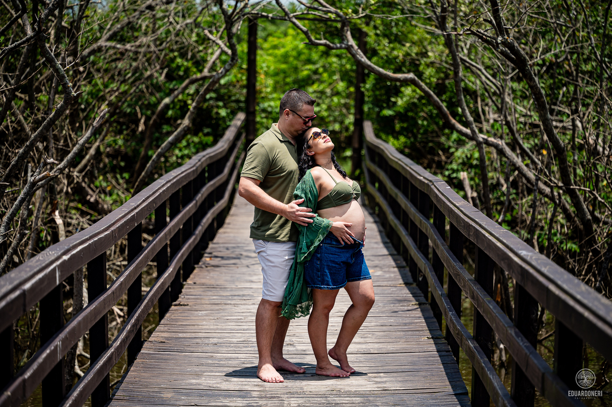 Viva a magia da maternidade em Florianópolis! Ensaio fotográfico gestante na ilha da magia. Reserve seu momento único agora.