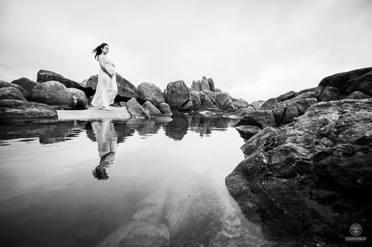 Viva a magia da maternidade em Florianópolis! Ensaio fotográfico gestante na ilha da magia. Reserve seu momento único agora.