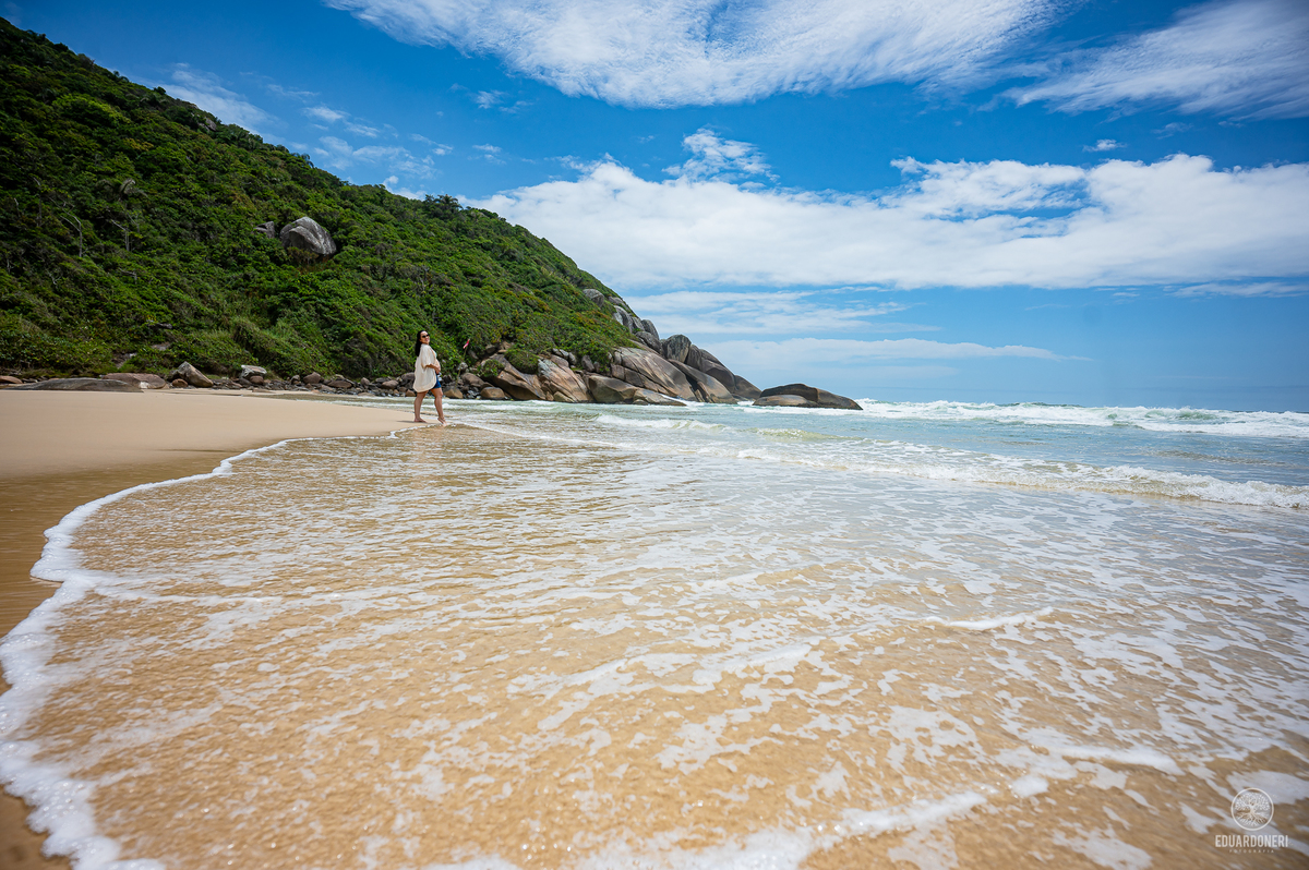 Viva a magia da maternidade em Florianópolis! Ensaio fotográfico gestante na ilha da magia. Reserve seu momento único agora.