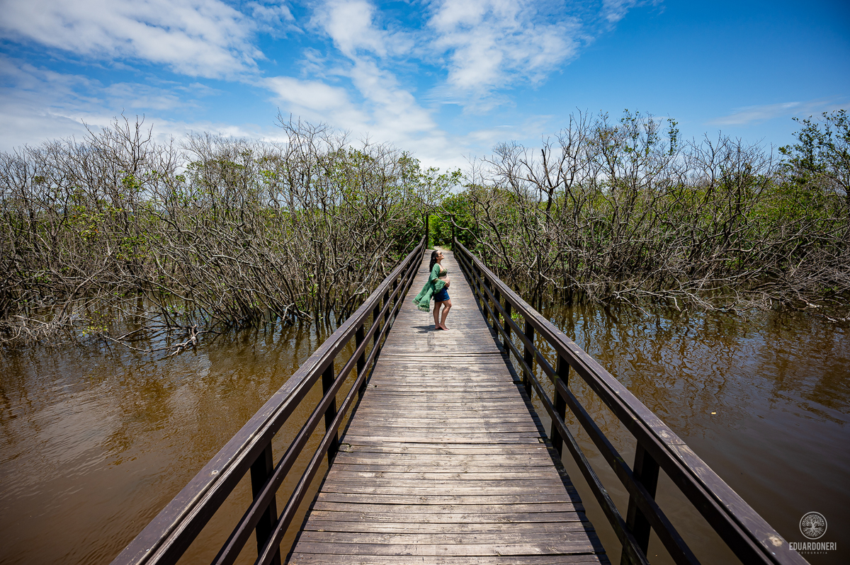 Viva a magia da maternidade em Florianópolis! Ensaio fotográfico gestante na ilha da magia. Reserve seu momento único agora.