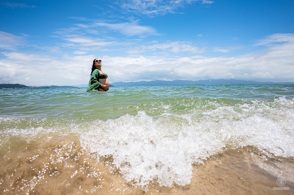 Viva a magia da maternidade em Florianópolis! Ensaio fotográfico gestante na ilha da magia. Reserve seu momento único agora.