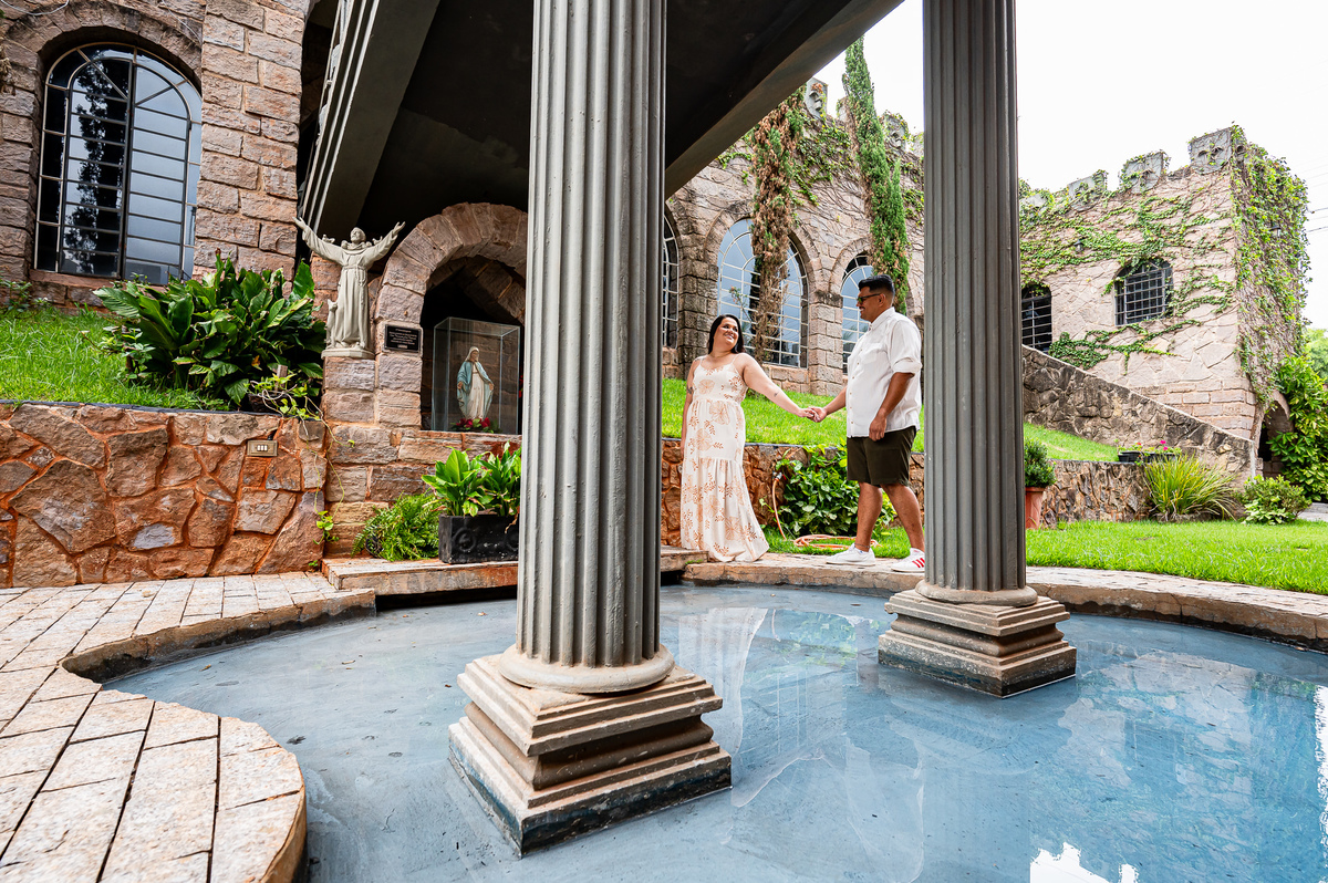 Vinícola Ladorni Bandeirantes
Ensaio Pre-Wedding Vinícola Ladorni
Amor e Vinho
Vinhedos do Paraná
Fotografia de Casal
Romance na Vinícola
Vinhos do Brasil
Amor Eterno
Fotografia de Amor
Casamento ao Ar Livre
Momentos de Cumplicidade
Ensaio Fotográfico Pré
