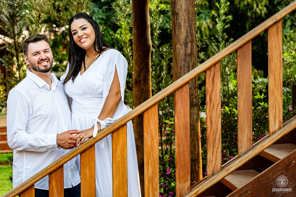 Leda e Edson - Pre Wedding realizado com carros antigos Audi e BMW no Porto Almeida em Itambaraca no Paraná