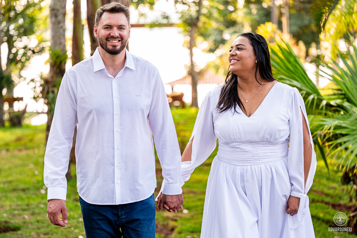 Leda e Edson - Pre Wedding realizado com carros antigos Audi e BMW no Porto Almeida em Itambaraca no Paraná